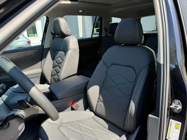 2026 Volkswagen Atlas SE with Technology