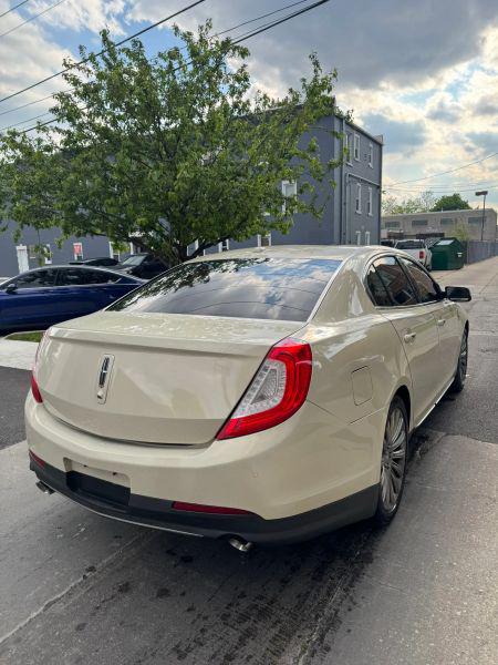 2014 Lincoln MKS Base