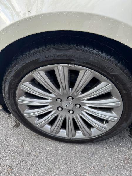 2014 Lincoln MKS Base