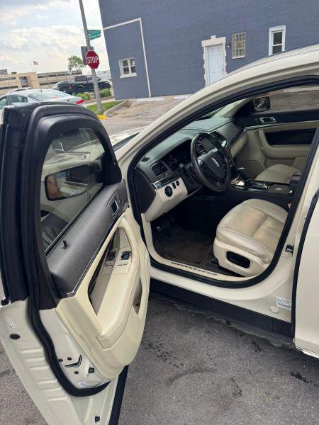 2014 Lincoln MKS Base