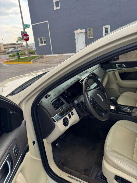 2014 Lincoln MKS Base