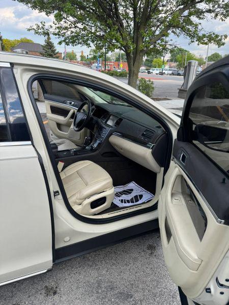 2014 Lincoln MKS Base