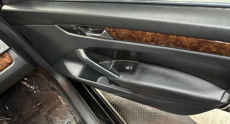 2012 Volkswagen Passat 2.5L SEL