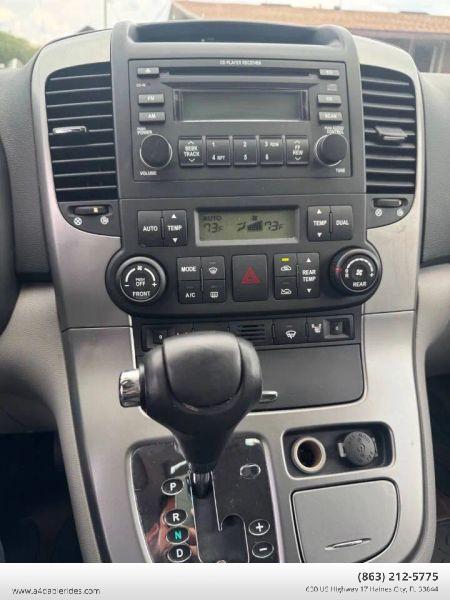 2007 Hyundai Entourage GLS