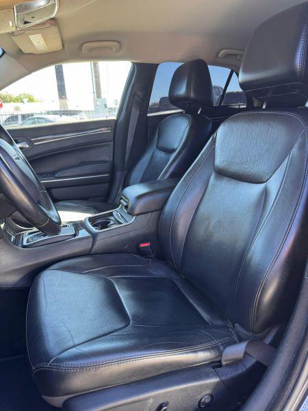 2016 Chrysler 300 Limited