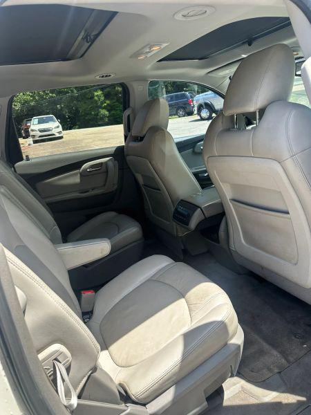 2011 Chevrolet Traverse 2LT