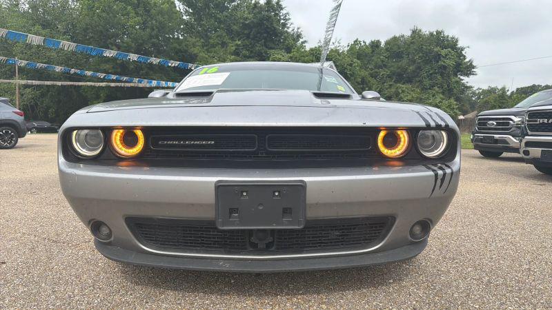 2016 Dodge Challenger SXT Plus