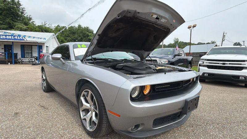2016 Dodge Challenger SXT Plus