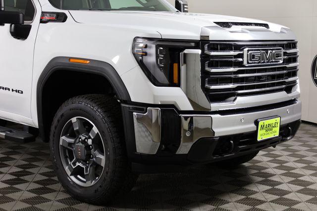 2026 GMC Sierra 2500HD Crew Cab, Standard Bed, SLT, 4WD