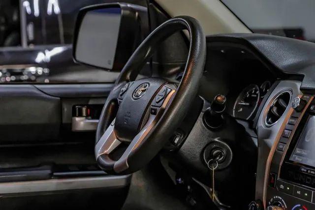 2017 Toyota Tundra SR5 5.7L V8