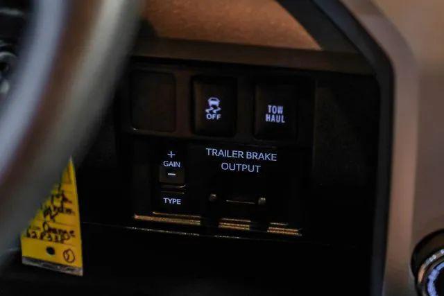 2017 Toyota Tundra SR5 5.7L V8