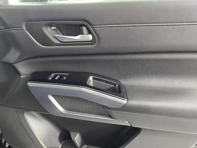 2024 Nissan Pathfinder SL 4WD