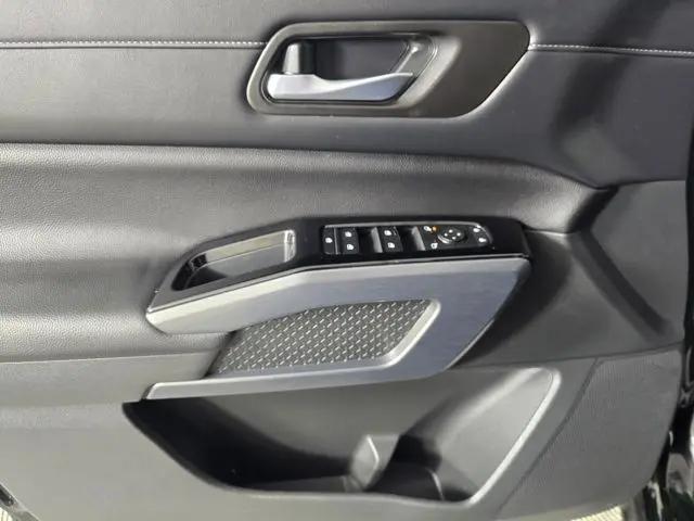 2024 Nissan Pathfinder SL 4WD