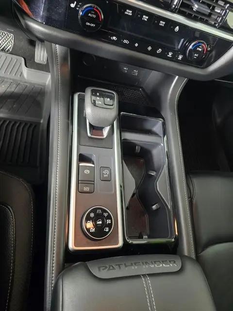 2024 Nissan Pathfinder SL 4WD