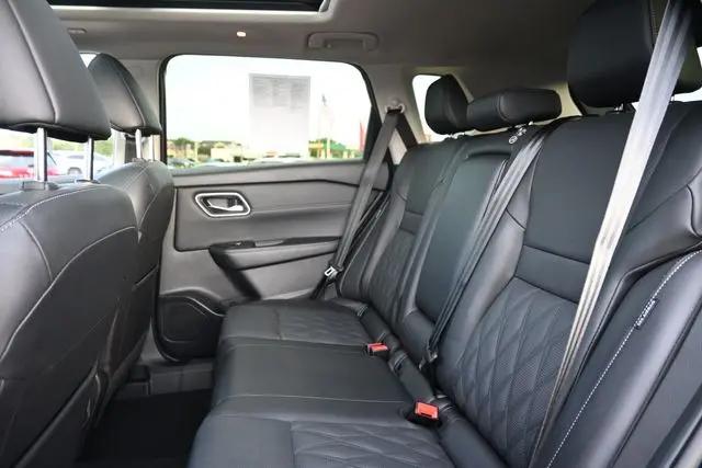 2025 Nissan Rogue Platinum FWD
