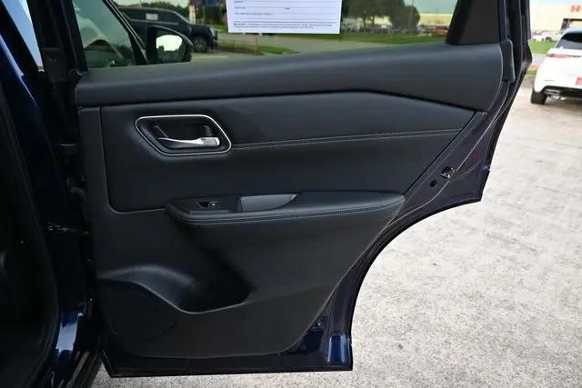 2025 Nissan Rogue Platinum FWD