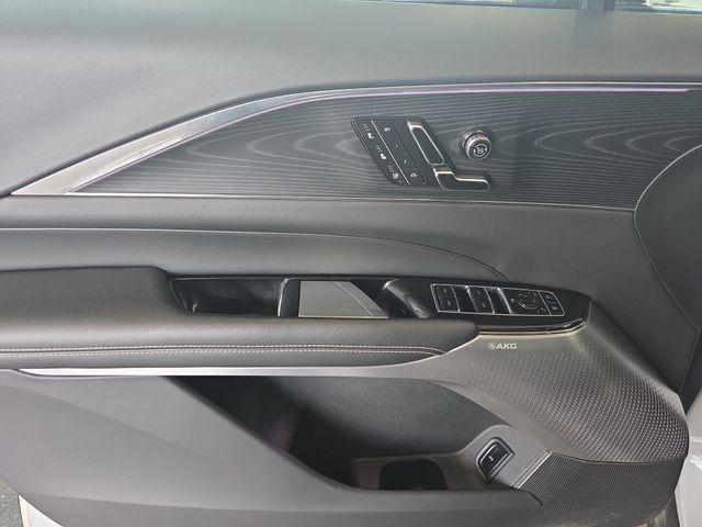 2024 Cadillac iQ Luxury w/1SD