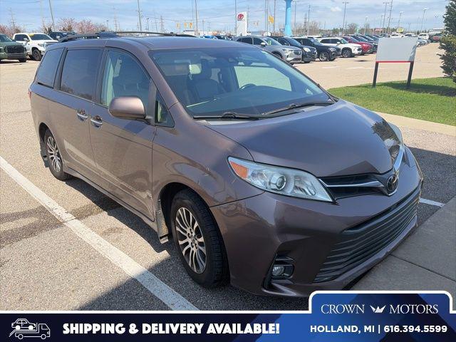 2019 Toyota Sienna XLE V6 8-Passenger's photo