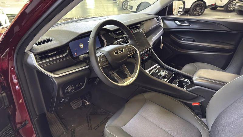 2023 Jeep Grand Cherokee L Laredo 4x2