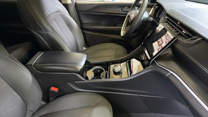2023 Jeep Grand Cherokee L Laredo 4x2