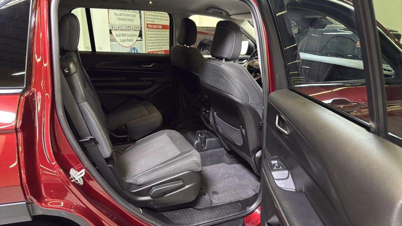 2023 Jeep Grand Cherokee L Laredo 4x2