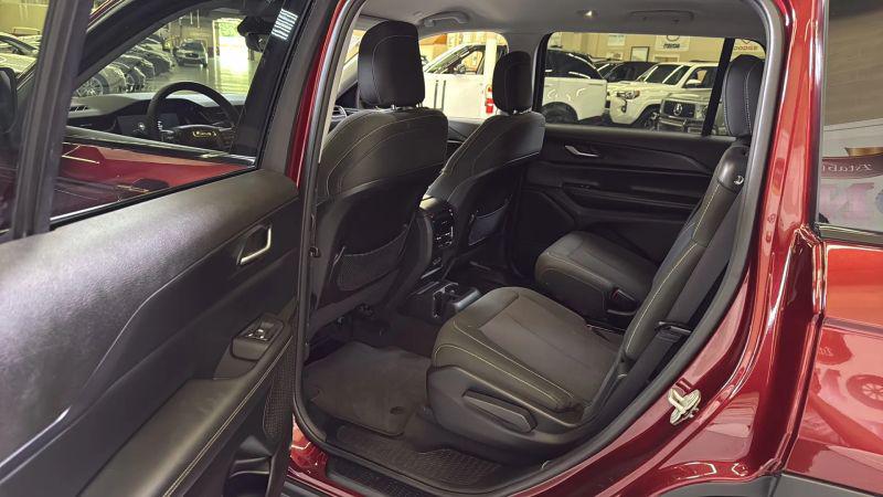 2023 Jeep Grand Cherokee L Laredo 4x2