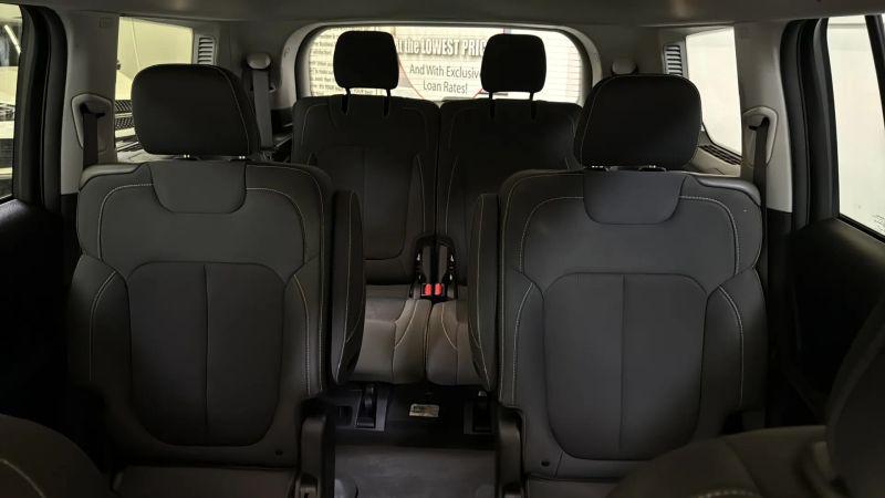 2023 Jeep Grand Cherokee L Laredo 4x2