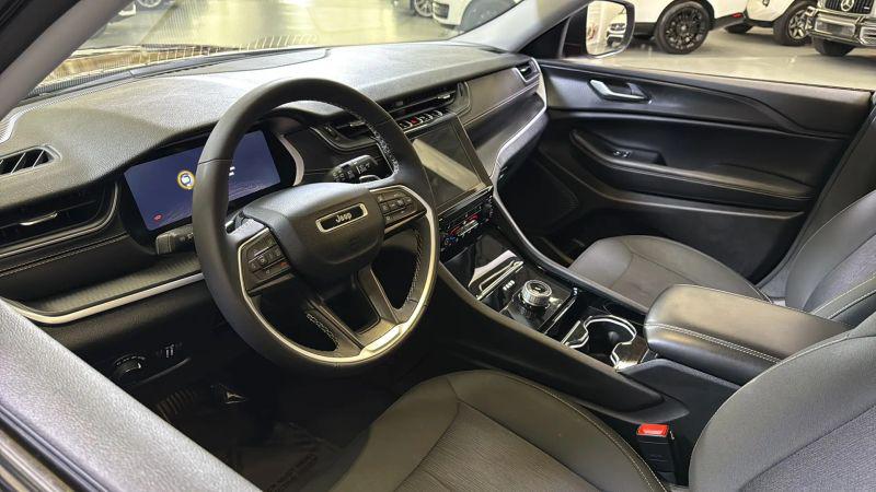 2023 Jeep Grand Cherokee L Laredo 4x2
