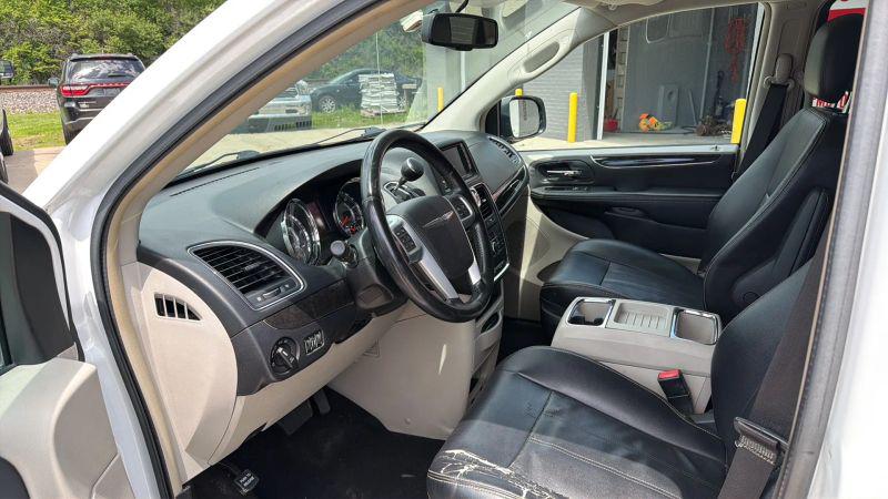2014 Chrysler Town & Country Touring
