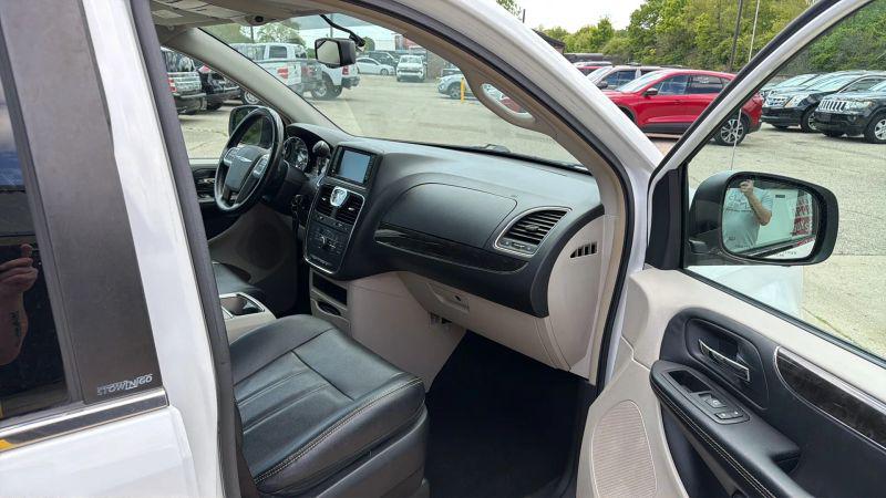 2014 Chrysler Town & Country Touring