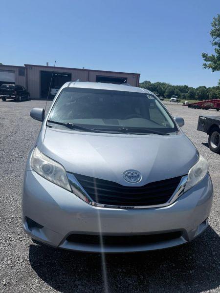 2011 Toyota Sienna LE V6