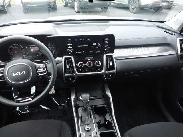 2022 Kia Sorento LX