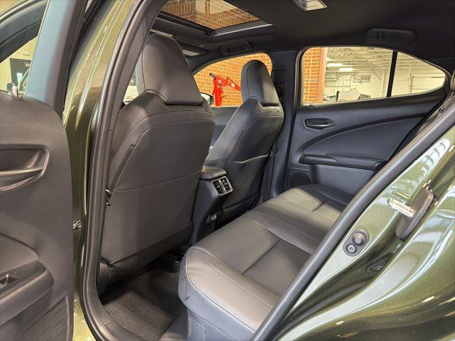 2025 Lexus 300 Premium
