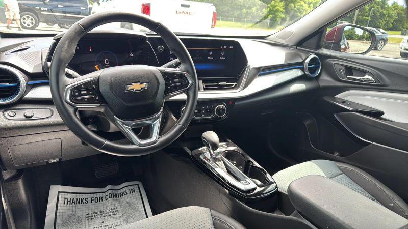 2025 Chevrolet Trax FWD LT