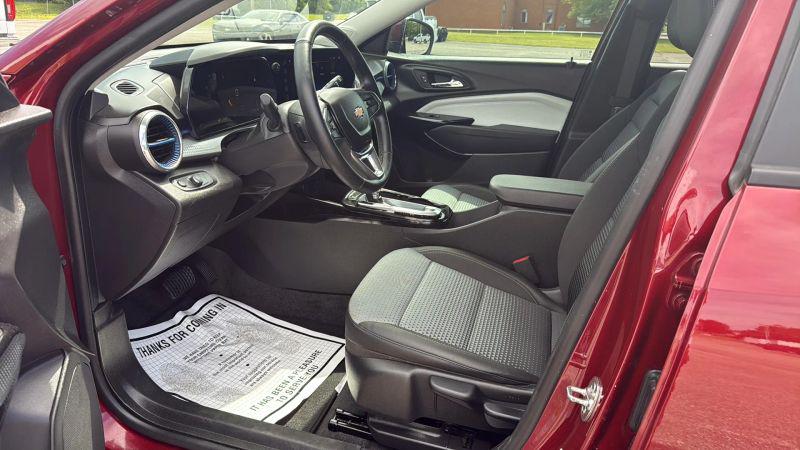 2025 Chevrolet Trax FWD LT