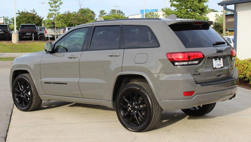 2022 Jeep Grand Cherokee Laredo X 4x4