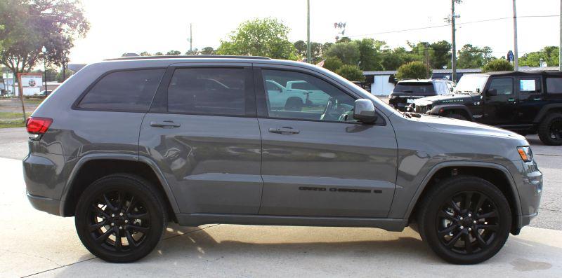 2022 Jeep Grand Cherokee Laredo X 4x4