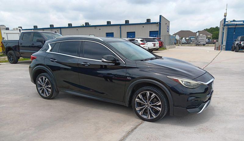 2017 INFINITI QX30 Luxury
