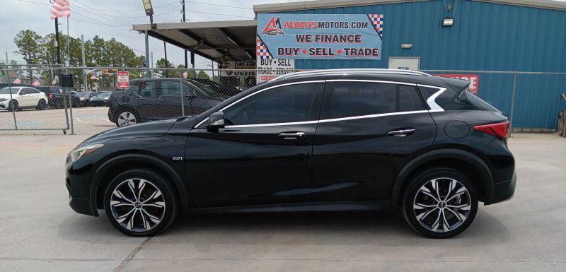 2017 INFINITI QX30 Luxury