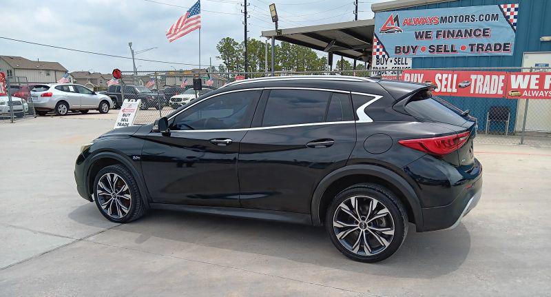 2017 INFINITI QX30 Luxury