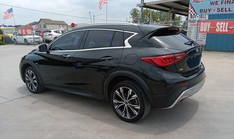 2017 INFINITI QX30 Luxury