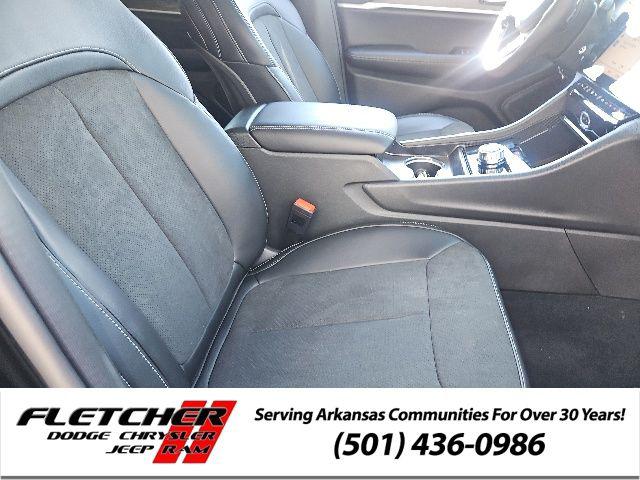 2026 Jeep Grand Cherokee Altitude 4x2