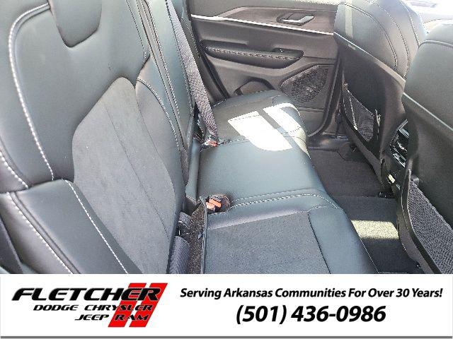 2026 Jeep Grand Cherokee Altitude 4x2