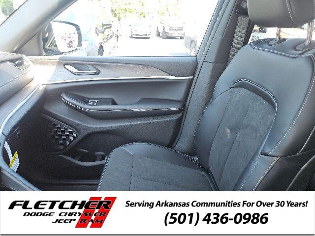 2026 Jeep Grand Cherokee Altitude 4x2