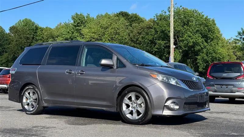 2011 Toyota Sienna SE