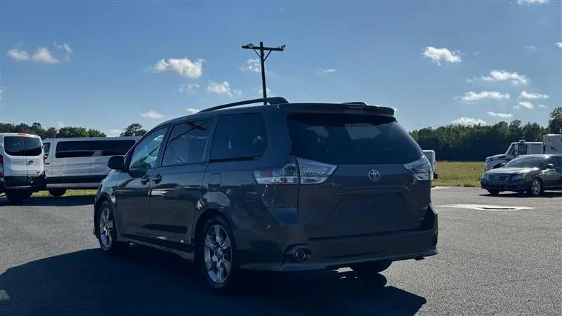 2011 Toyota Sienna SE