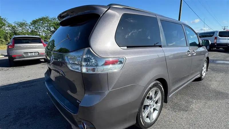 2011 Toyota Sienna SE