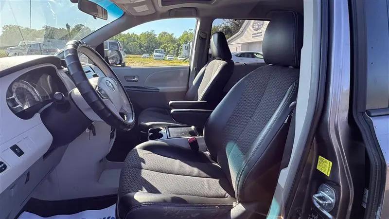2011 Toyota Sienna SE