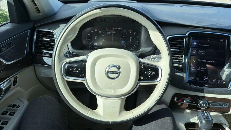 2016 Volvo XC90 T6 Momentum