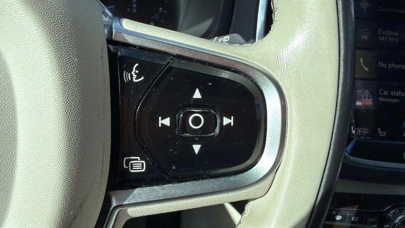 2016 Volvo XC90 T6 Momentum